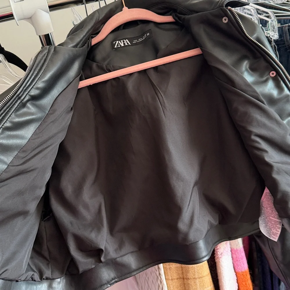 NWT ZARA Black Faux Leather Crop Jacket SZ Large - Picture 6 of 7